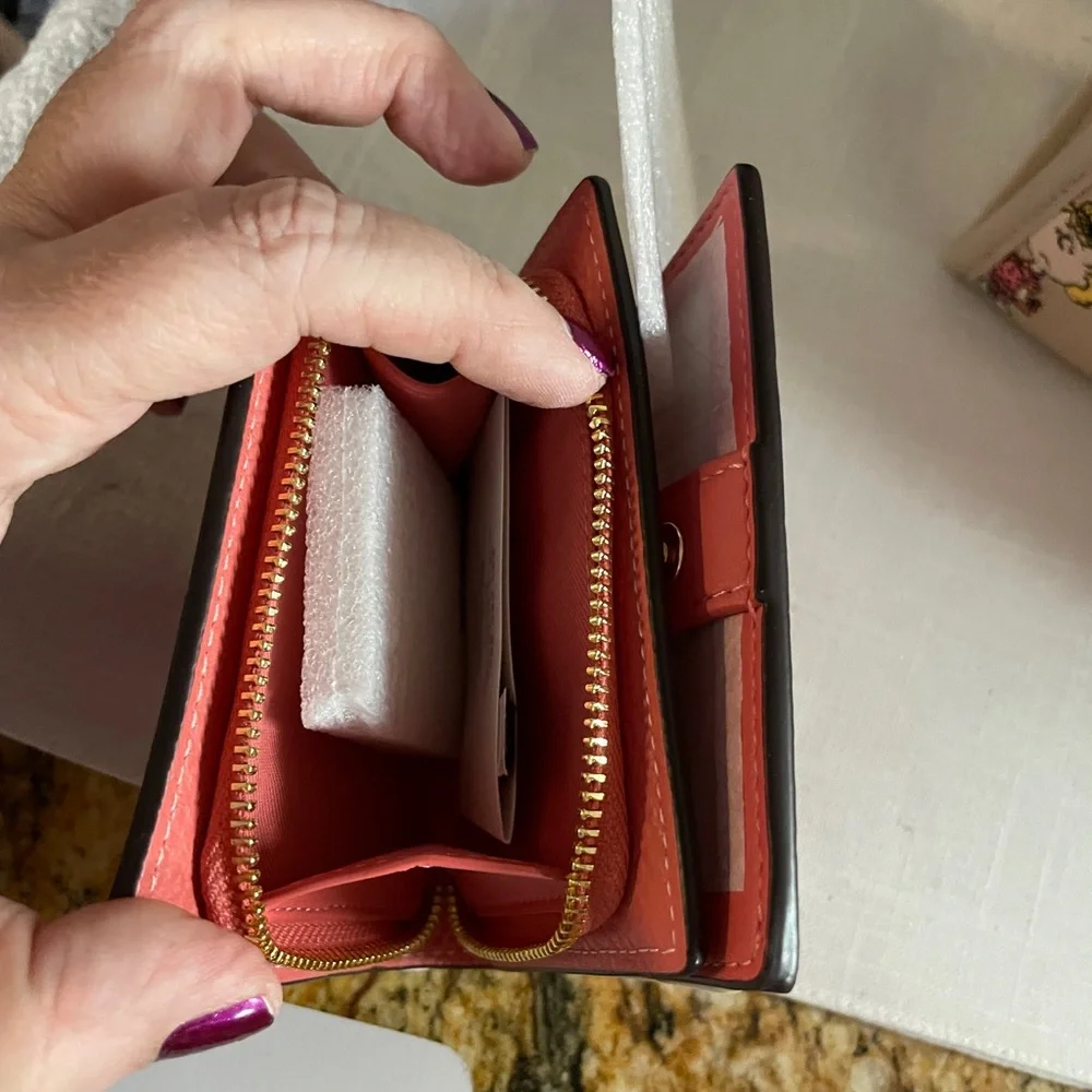 Peanuts x Coach Snap Wallet Lucy CBN89 IMBCV Bright Coral Multi